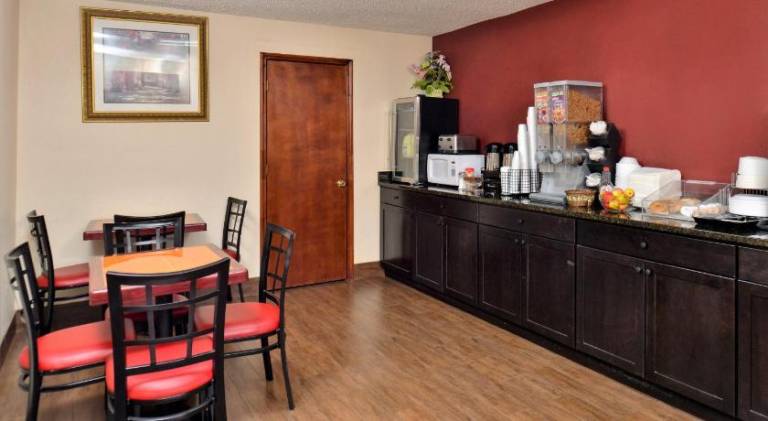 Red Roof Inn Cartersville - Emerson/LakePoint North — photo 3