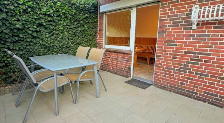 Apartment with patio — photo 3
