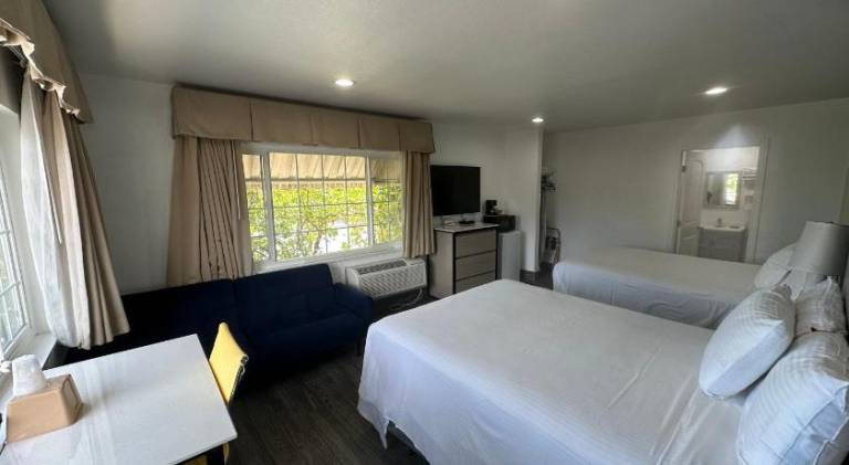 Town and Country Inn — photo 2