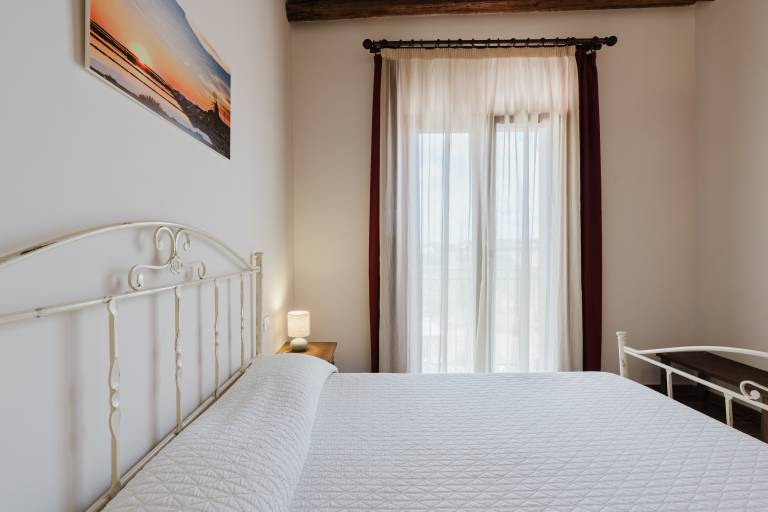 Room 'Giara' with Mountain View, Wi-Fi, and Air Conditioning — photo 4