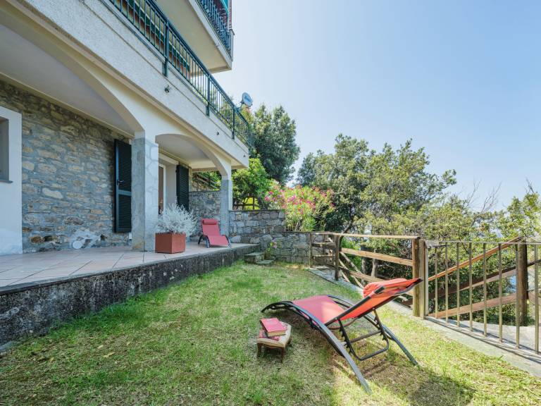 Holiday apartment with patio & garden | Sea view — photo 4