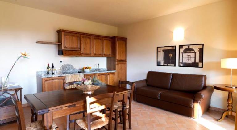 Serviced apartment with pool, terrace & grill — photo 3