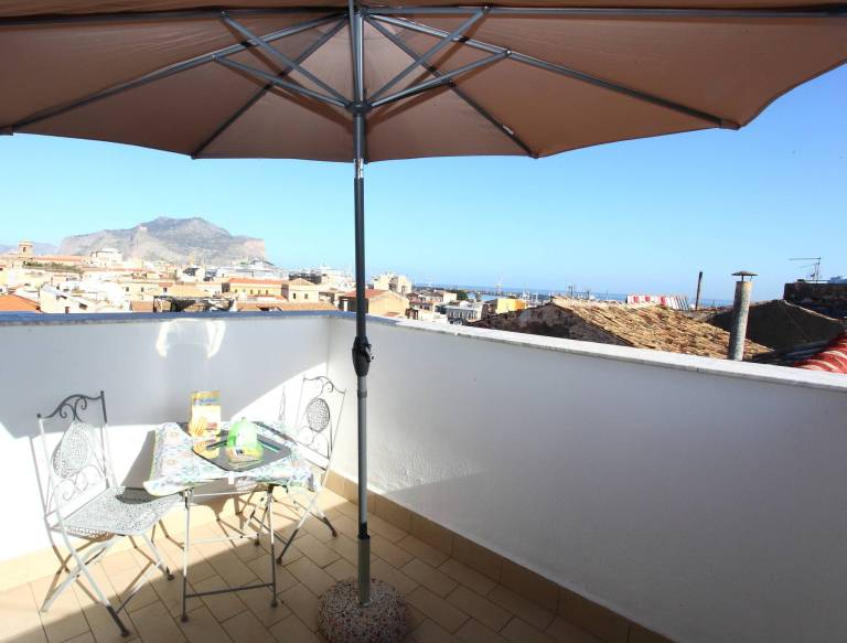 Terrace In The Historic Center In Palermo rosa — photo 2