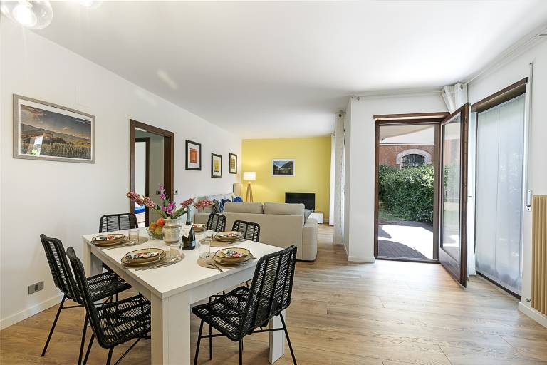 Apartment with yard & terrace | Mountain view — photo 3