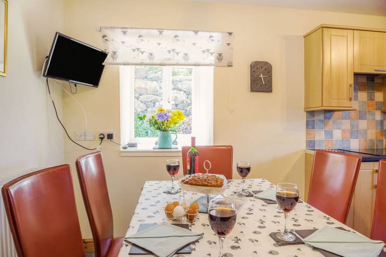 Family-oriented cottage with yard | Pets are welcome — photo 4