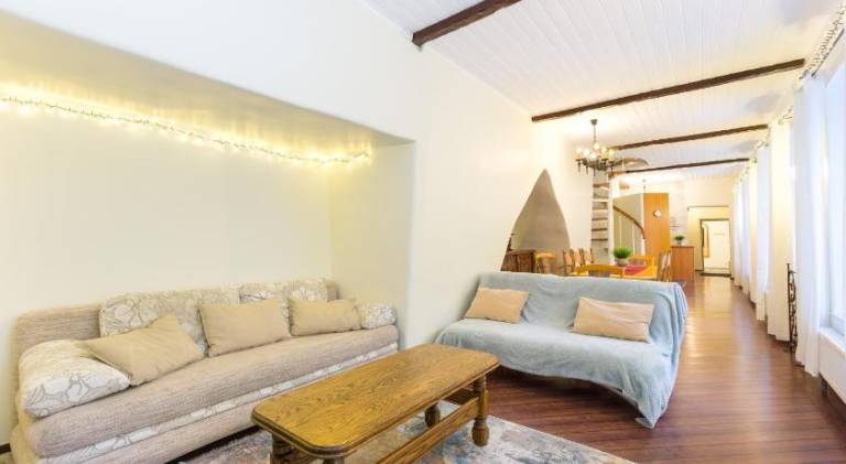 Vacation home with hot tub | Next to Town Hall Square | Pets allowed — photo 2