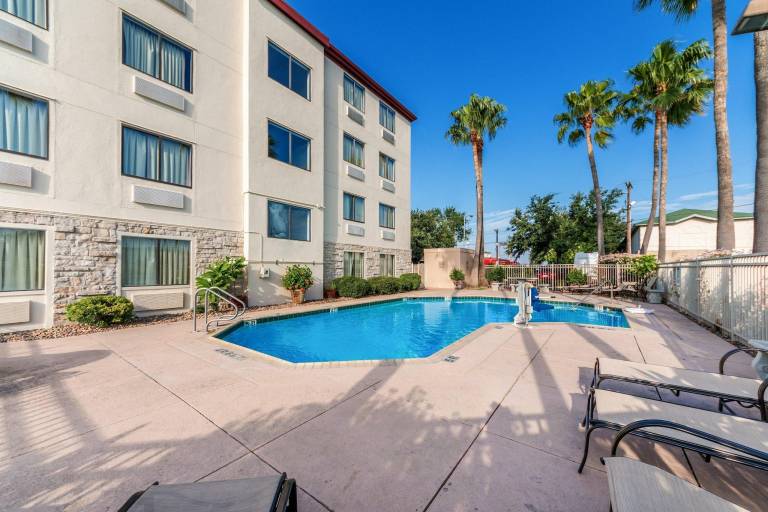 Red Roof Inn Laredo — photo 2