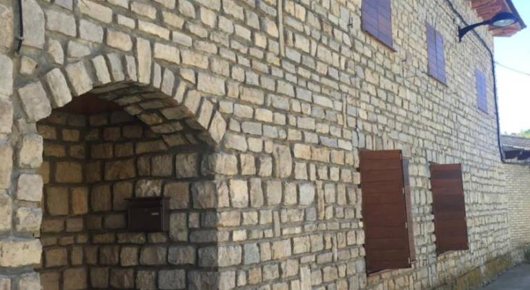 Vacation home with pool in Huesca