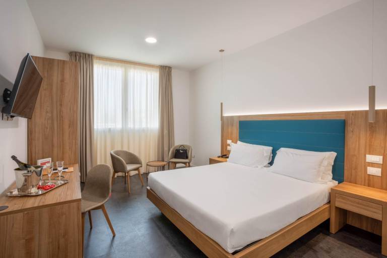 V HOTEL in Camerano