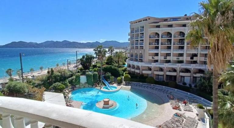 Apartment with private pool, terrace & garden — photo 4