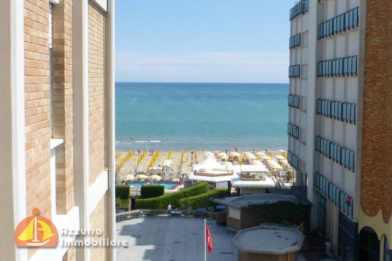 Charming rental apartment with pool & terrace | Beach view | Next to the beach | Pets allowed in Jesolo
