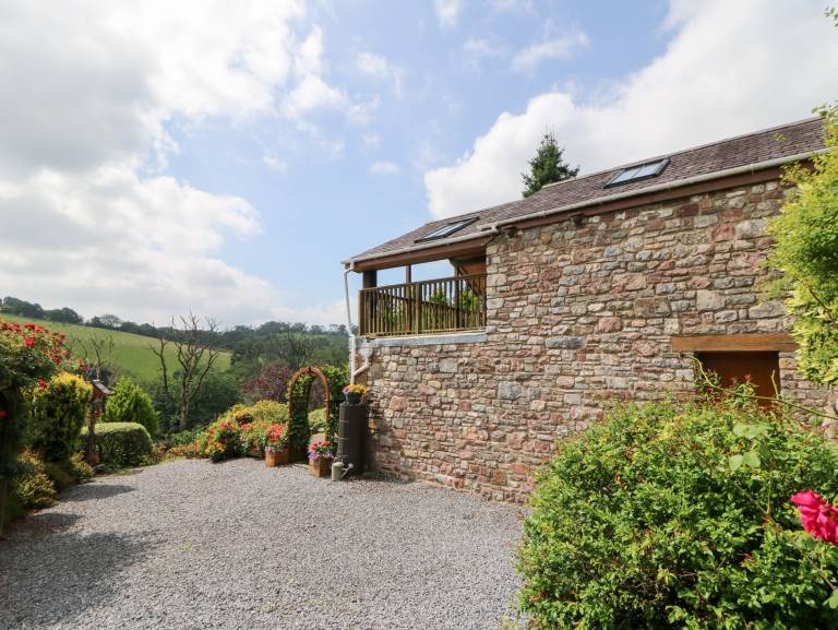 Family-friendly beautiful cottage with yard | Pet-friendly — photo 3