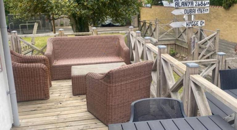Serviced apartment with yard, terrace & BBQ — photo 3
