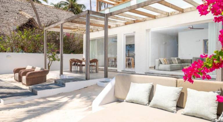 Private Beachfront Suite Apartment " Moja " — photo 4