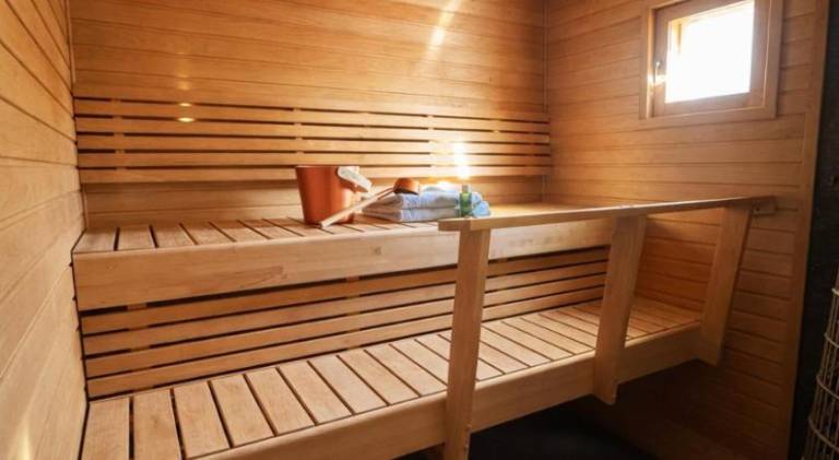 Spa Studio with Hot Tub, Sauna, Parking, airport — photo 4