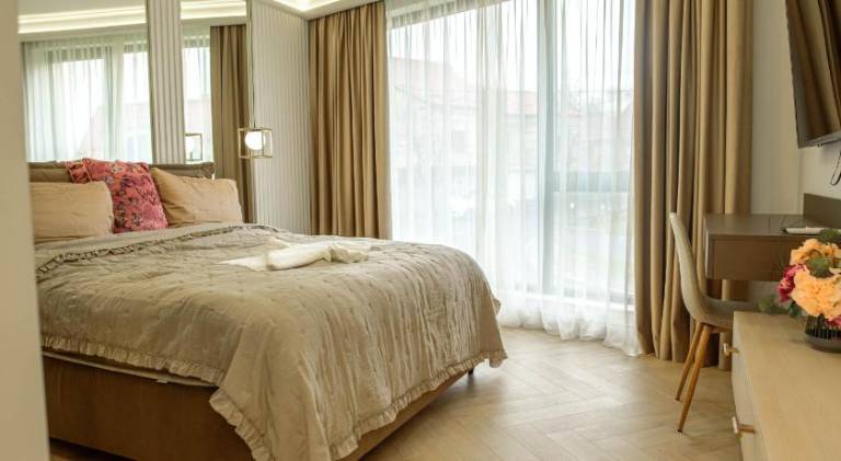 Pleasant serviced apartment with hot tub, private pool & garden | Close to National Museum of Transylvanian History | Pet-friendly — photo 2