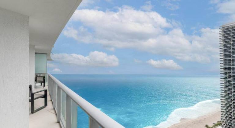 Luxurious Beachfront 2-Bedroom 2-Bathroom with balcony Condo at Lyft Resort & Residences - Miami Bea — photo 5