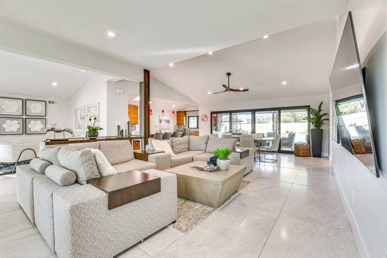 House  La Tierra Estates
