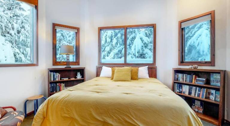 Chalet with jacuzzi — photo 2