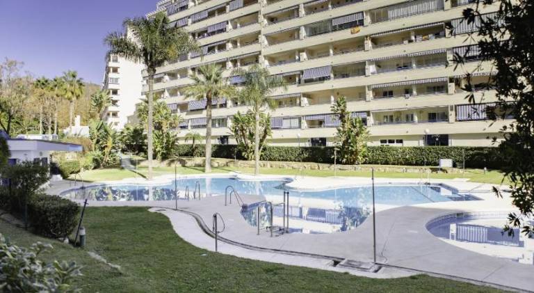 Apartment with garden, terrace & pool — photo 4