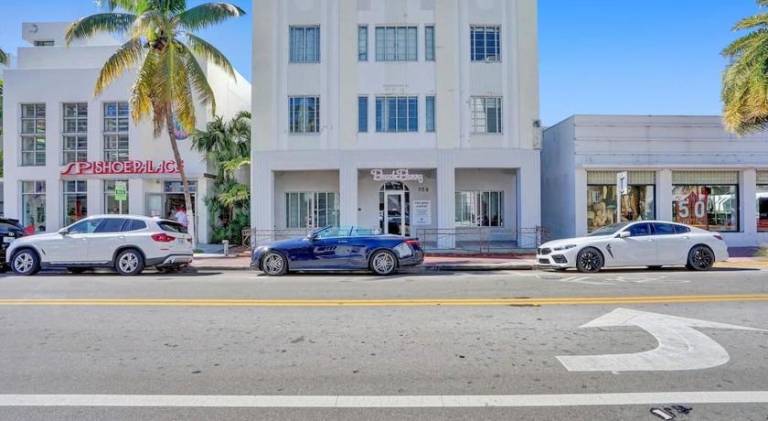 Miami Beach Home, 7 guests, Steps from the beach in Miami Beach, FL