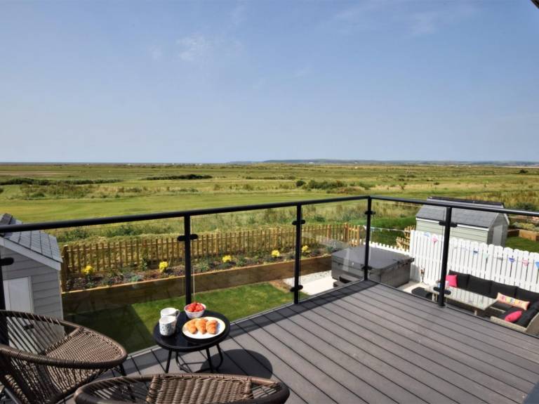Fully equipped cottage with jacuzzi & yard | Water view | Dogs allowed in Bideford