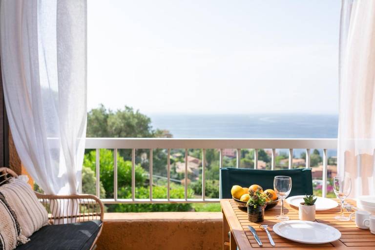 Apartment 'Vue Mer Et Jardin' with Sea View, Wi-Fi and Air Conditioning — photo 2