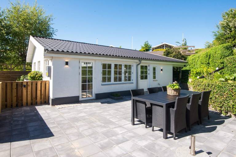 House with patio & garden — photo 4