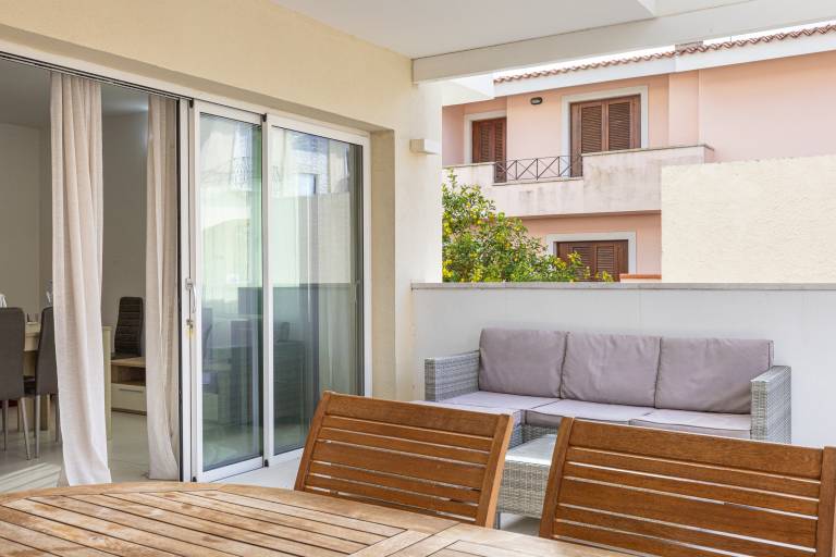 Big rental apartment with fast internet, yard & patio | Sea view | Next to the beach | Pet-friendly in Golfo Aranci