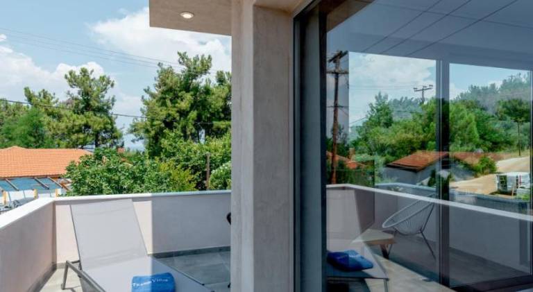 Villa with patio, barbecue & garden — photo 4