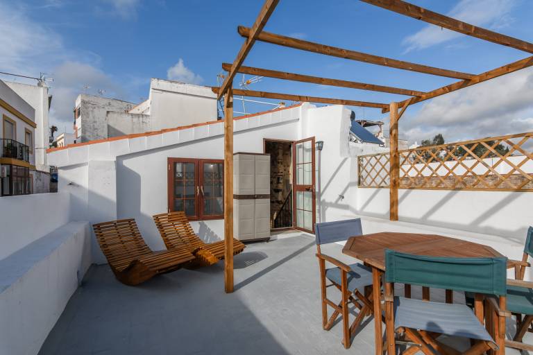Holiday apartment with yard & terrace — photo 2