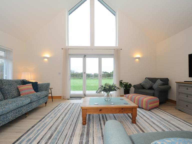 Cottage with yard | Beach view — photo 2