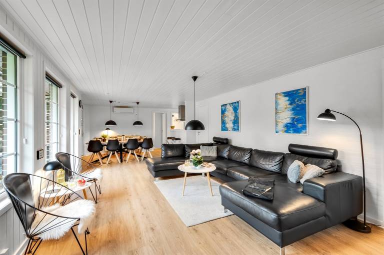 Vacation home with private pool, terrace & sauna — photo 4