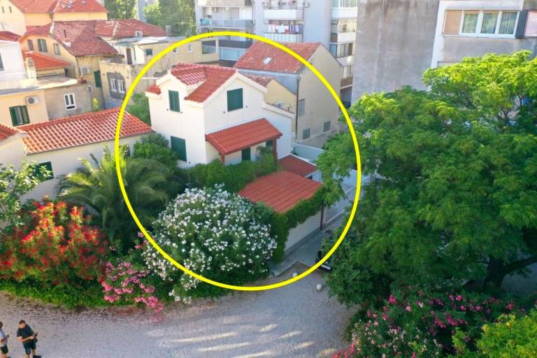 Vacation home with garden & patio | City view — photo 5