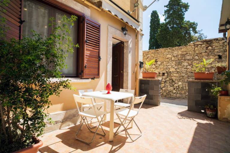 Holiday Home 'Carly Taormina' with Shared Terrace and Wi-Fi in Giardini Naxos