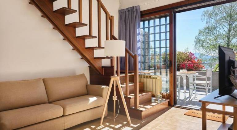Apartment with pool — photo 2