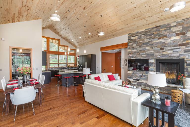 Lakefront Custom Home Across from Purgatory - Pool Table/Hot Tub/Shuttle — photo 5
