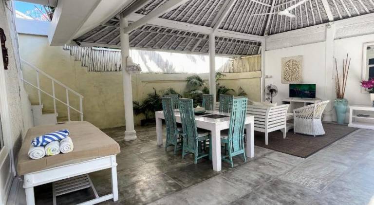Villa with pool — photo 3