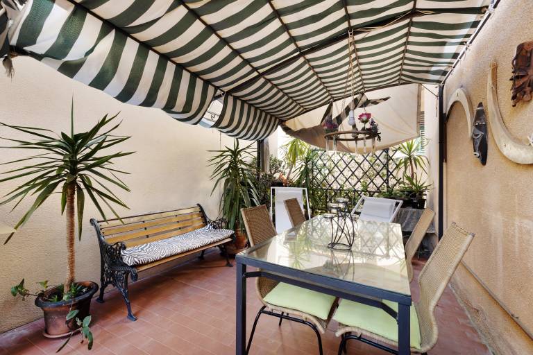 Holiday apartment with fast internet & terrace | Sea view | Next to the beach | Suitable for remote work | Pet-friendly in Finale Ligure