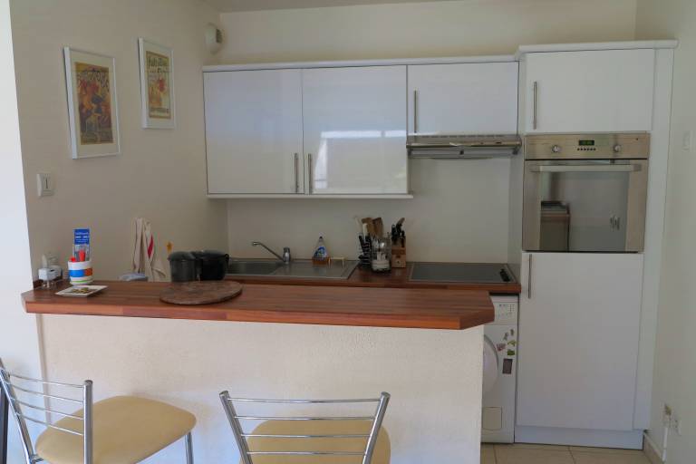 Holiday apartment with patio & private pool | Pets allowed — photo 4