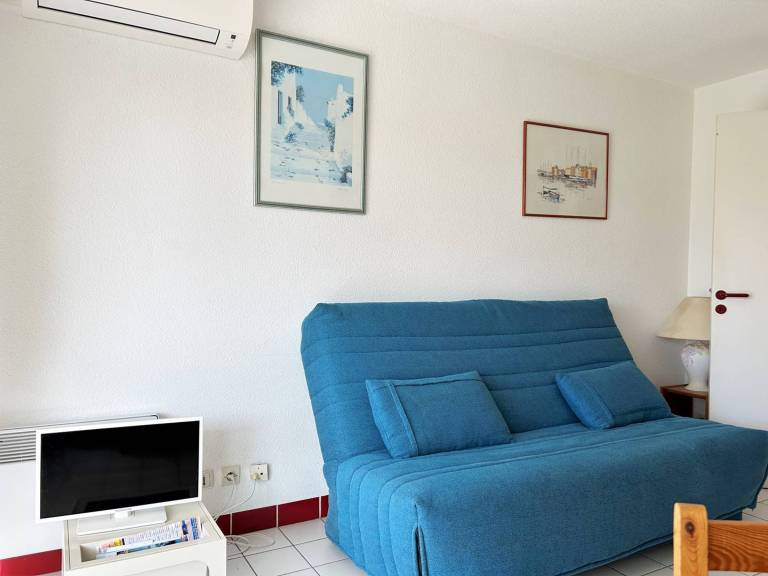 Sunny Studio with Pool & Parking, 4 Guests, Le Lavandou — photo 5