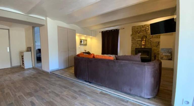 Rental apartment with garden, jacuzzi & patio — photo 2