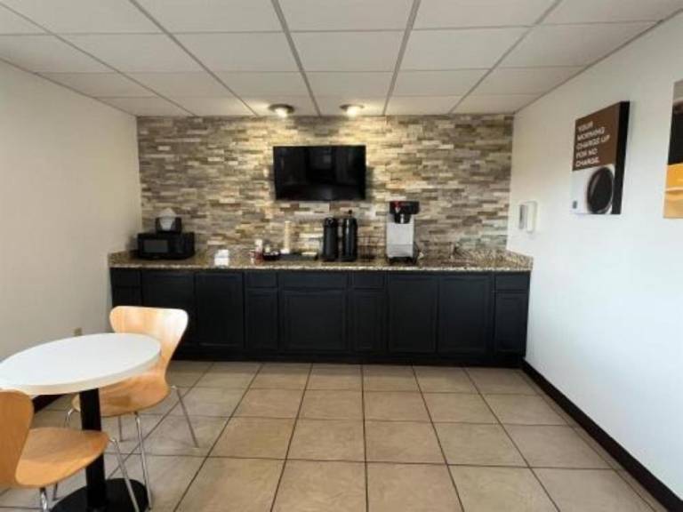 Studio 6 Suites Urbana, IL — photo 3