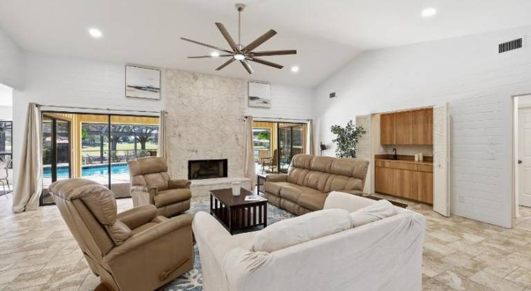 Vacation home with pool | Pets are welcome — photo 3