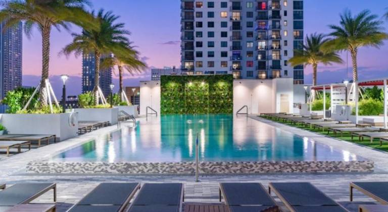 Holiday apartment with pool & jacuzzi | Next to Bayside Marketplace — photo 3