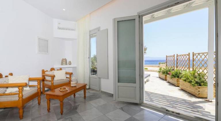 Child-friendly serviced apartment with terrace, yard & pool | Dogs allowed — photo 4