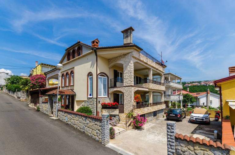 Rental apartment with terrace | Next to the beach | Good for workation | Dogs allowed in Crikvenica