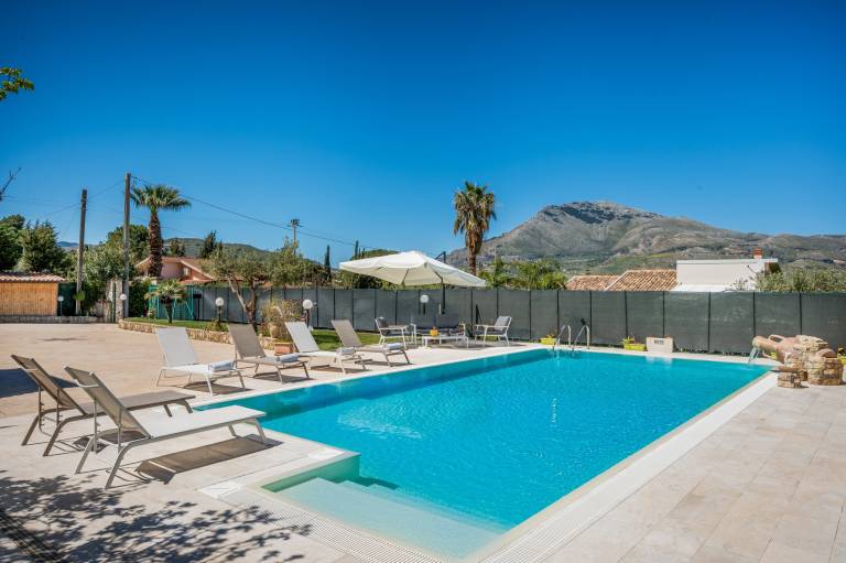 Villa with private pool, terrace & BBQ — photo 2