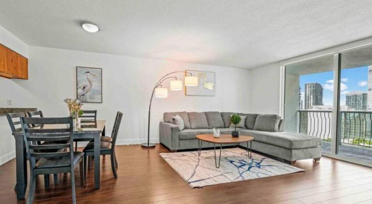 Comfy 28th floor • Brickell • Ocean & City Views in Miami, FL