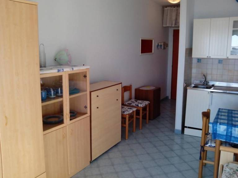 Holiday apartment with patio, pool & garden — photo 5